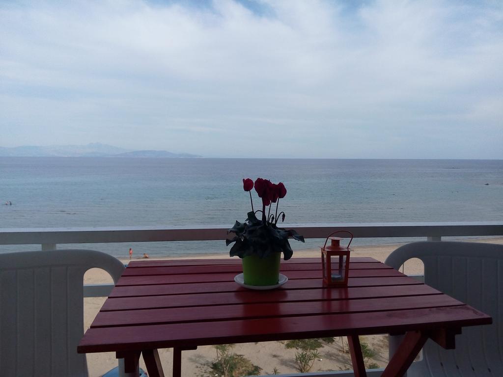 Apartment Michalis By The Sea Artemida  Exterior foto