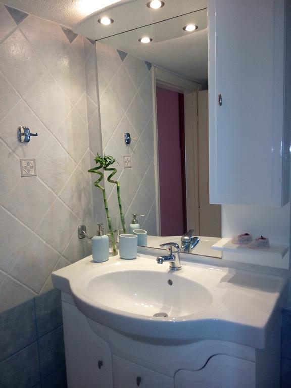 Apartment Michalis By The Sea Artemida  Exterior foto