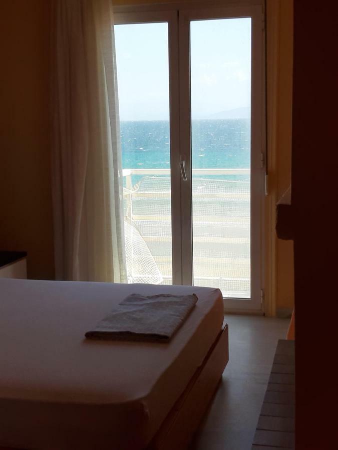 Apartment Michalis By The Sea Artemida  Exterior foto